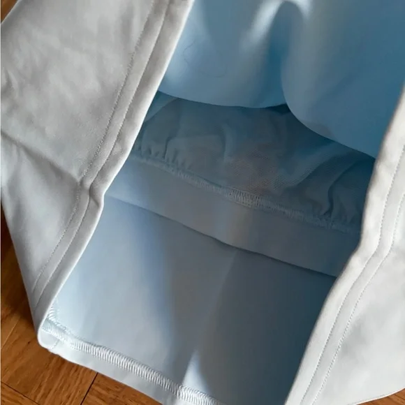 Lululemon Invigorate tank size 8 - Picture 4 of 5